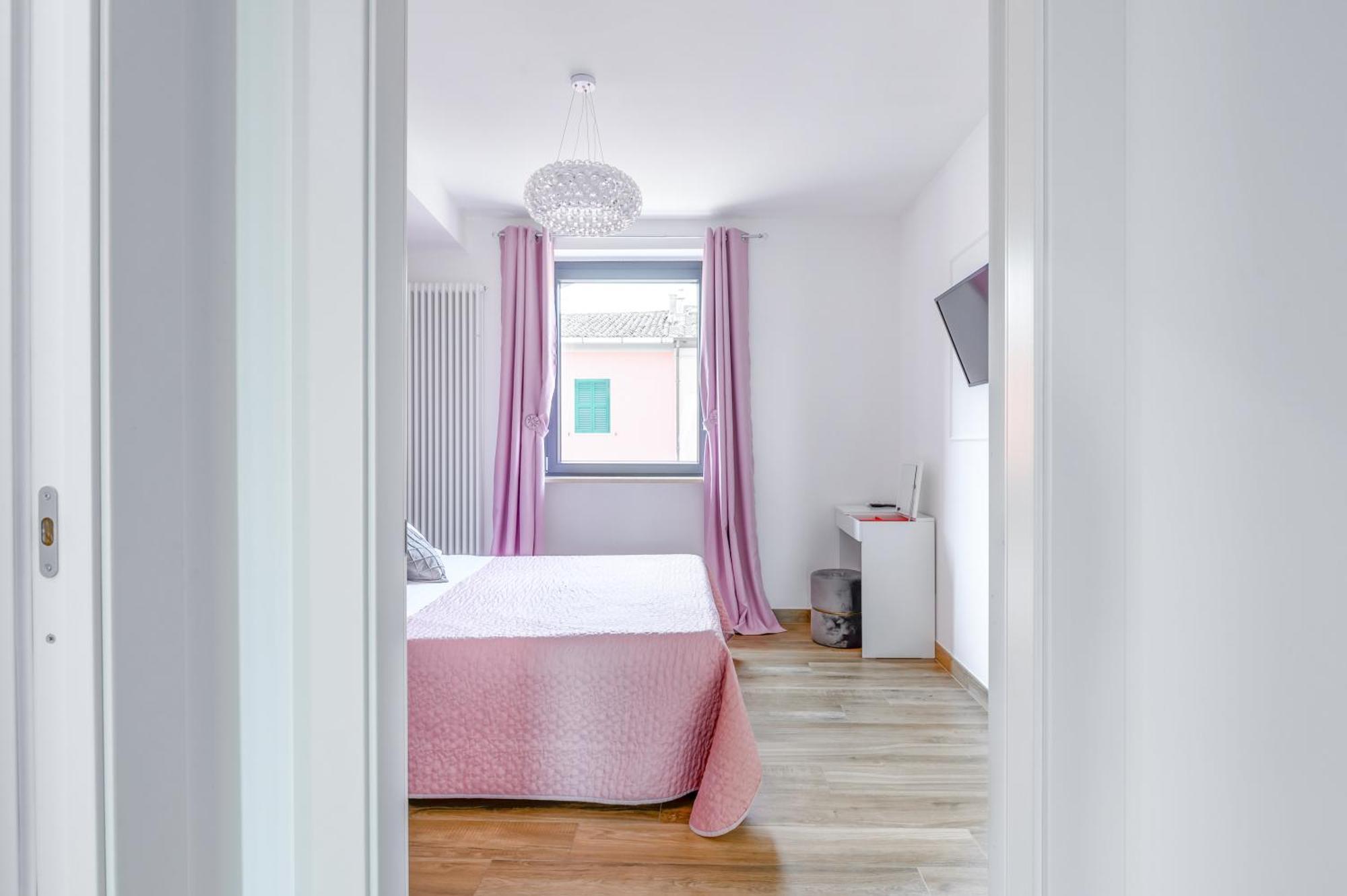 Casa Vacanze Maddalena - Palazzetto Sul Lago - Diamante Rosa Marta Luaran gambar