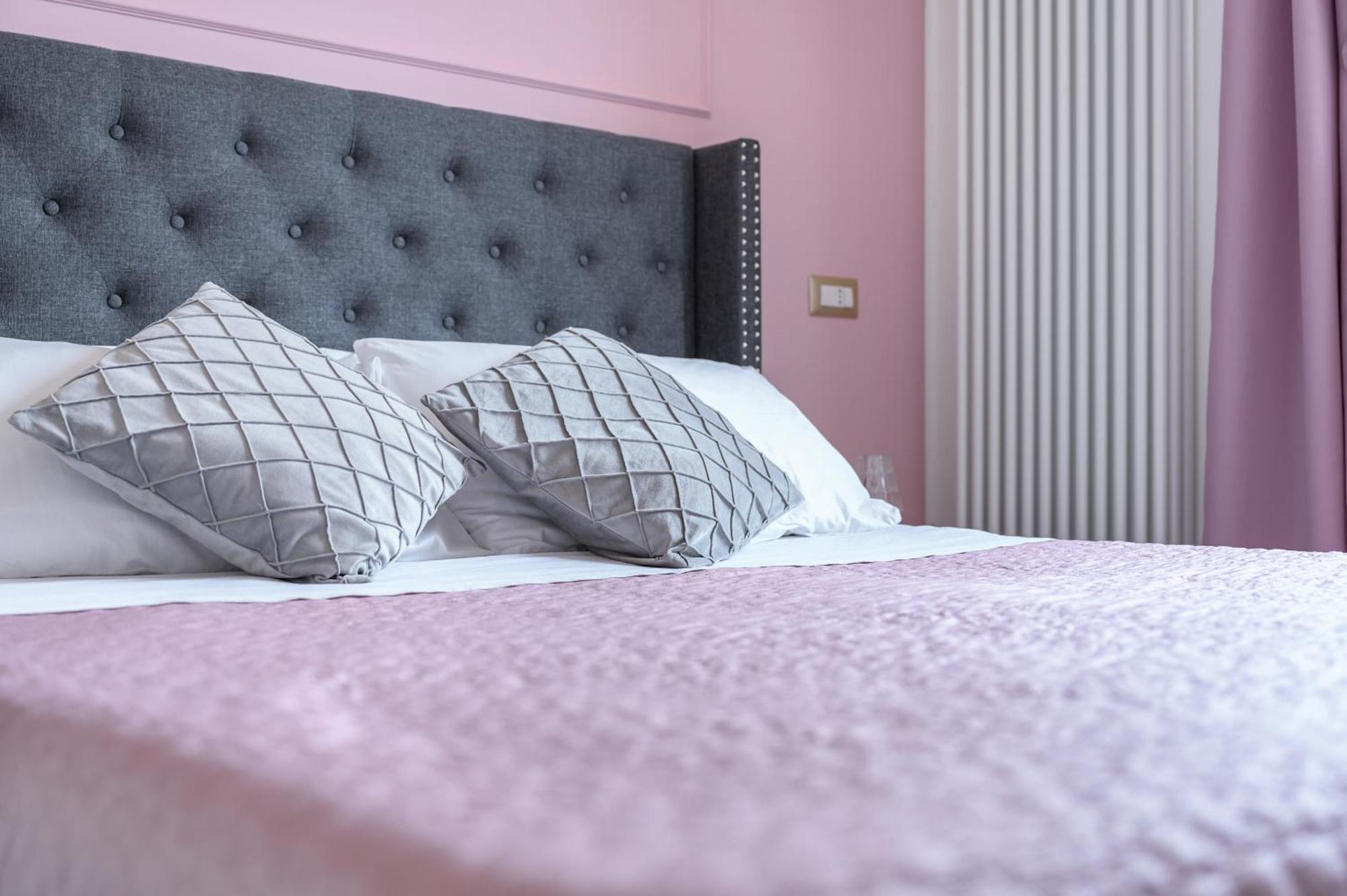 Casa Vacanze Maddalena - Palazzetto Sul Lago - Diamante Rosa Marta Luaran gambar