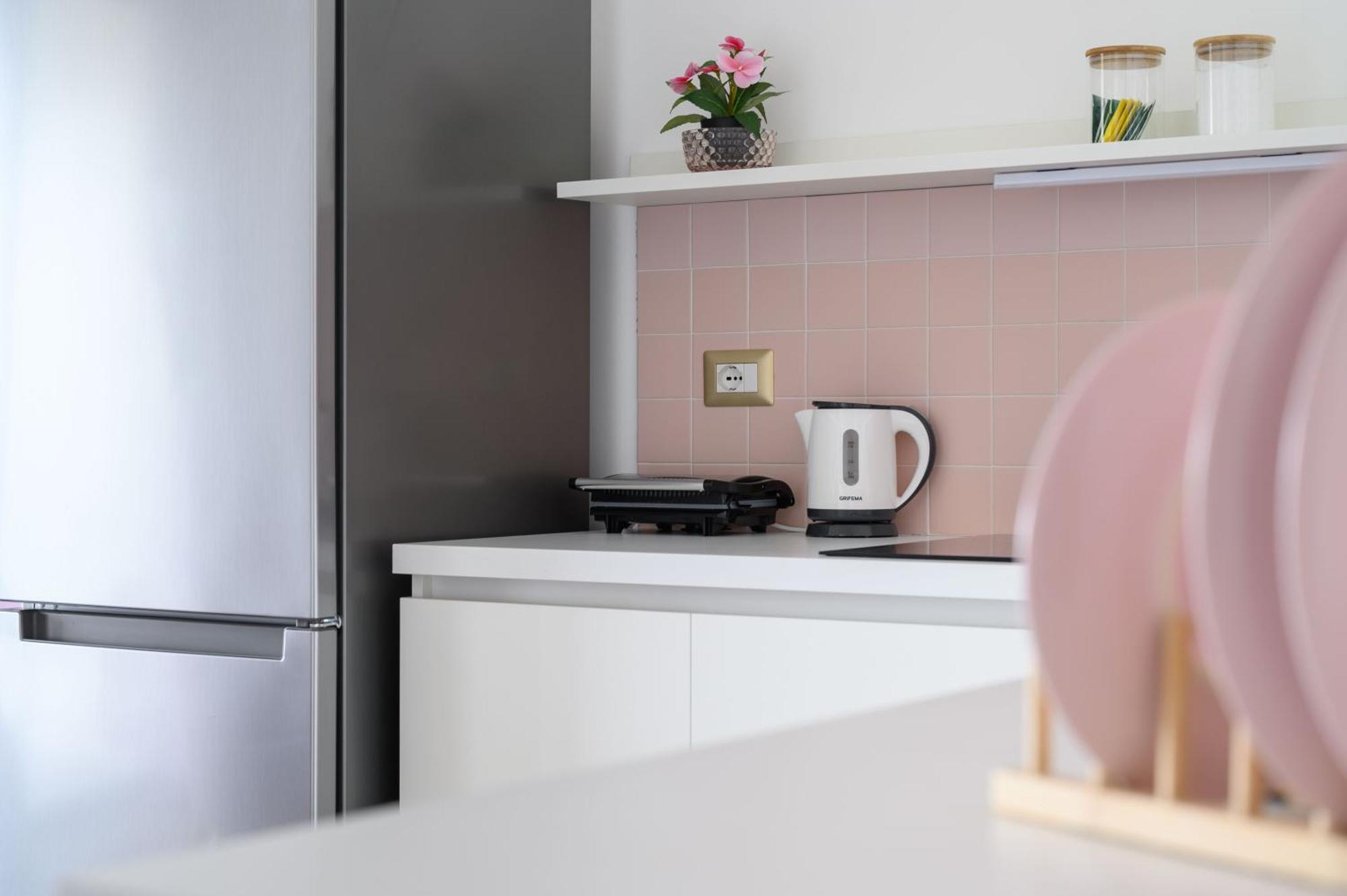 Casa Vacanze Maddalena - Palazzetto Sul Lago - Diamante Rosa Marta Luaran gambar